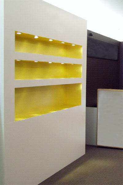 Ausstellungsregal Venedig beleuchtet