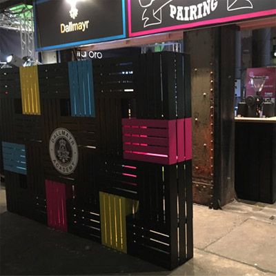 Ladenregal Ausstellungsregal Degustation in unterschiedlichen Farbkombinationen